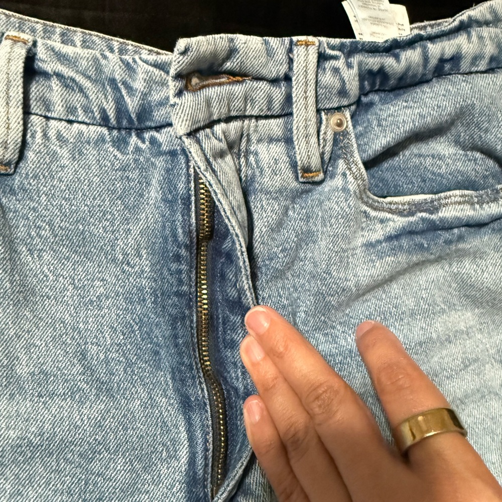Good American Distressed Straight Leg Jeans Light Wash Size 10 / 30 Raw Hem - Picture 6 of 10